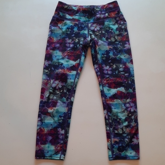 Athleta extra small Floral Fade Sonar crop legging - Picture 2 of 10